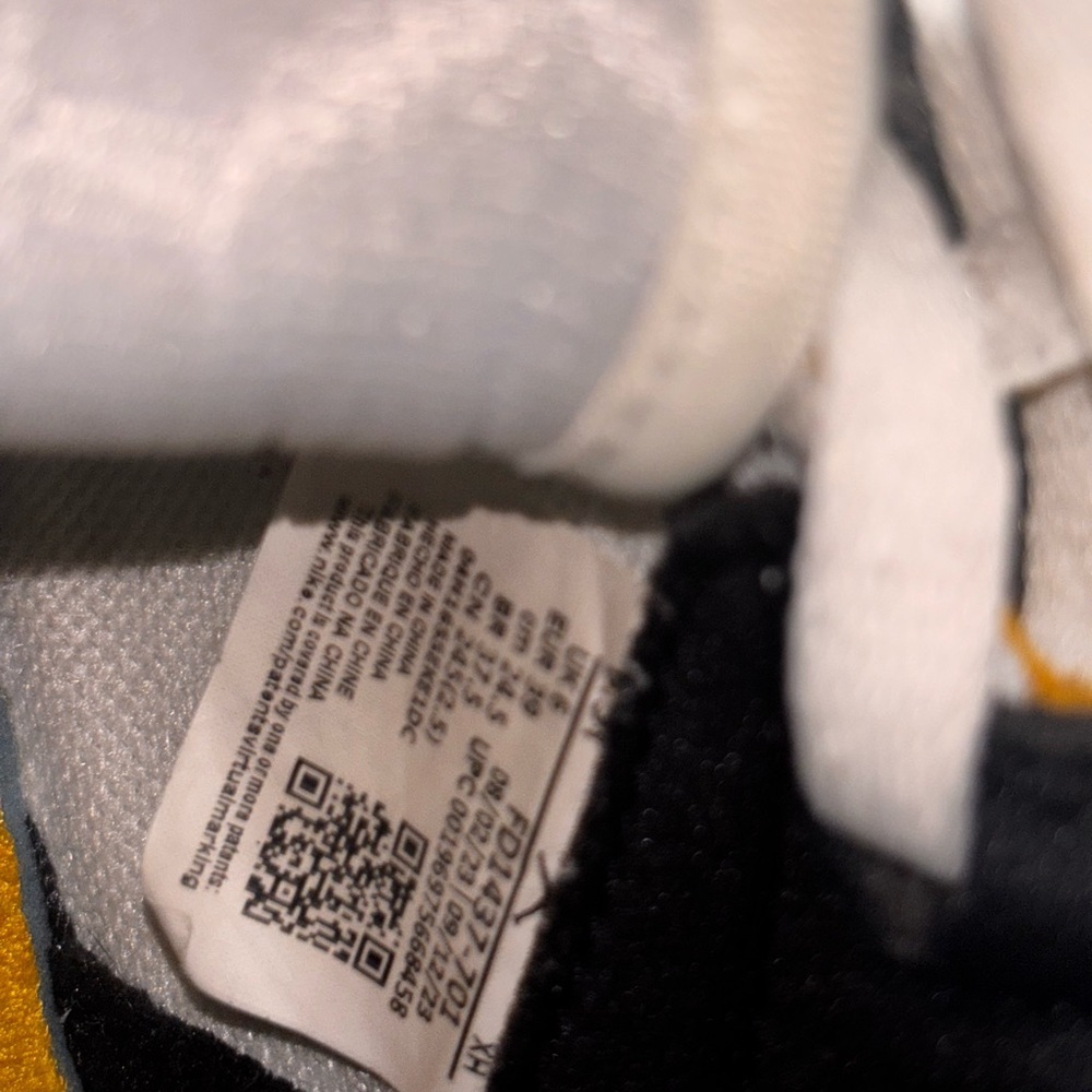 Youth Air Jordan 1 Retro High OG 'Yellow Ochre' sneakers SZ 6.5​ - Picture 14 of 15